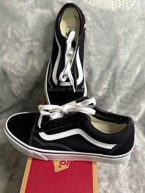NWT Vans Old Skool Black & White Skate Sneakers